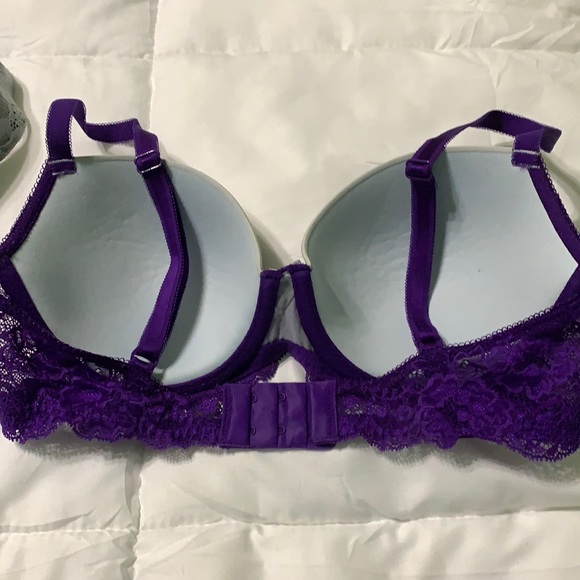 Victora’s Secret Bra - Picture 2 of 2